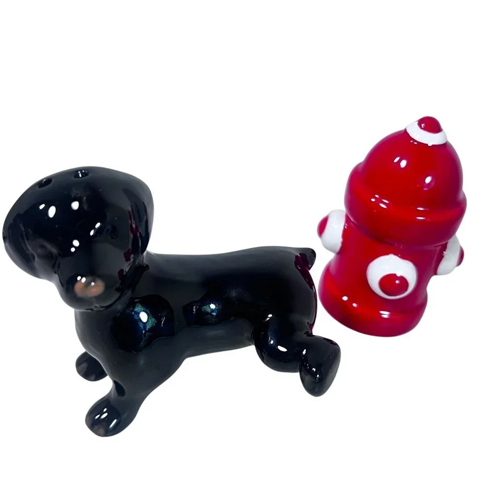 Shakers Salt Pepper Pier One Black Dog Urinating on Red Fire Hydrant‎ Ceramic